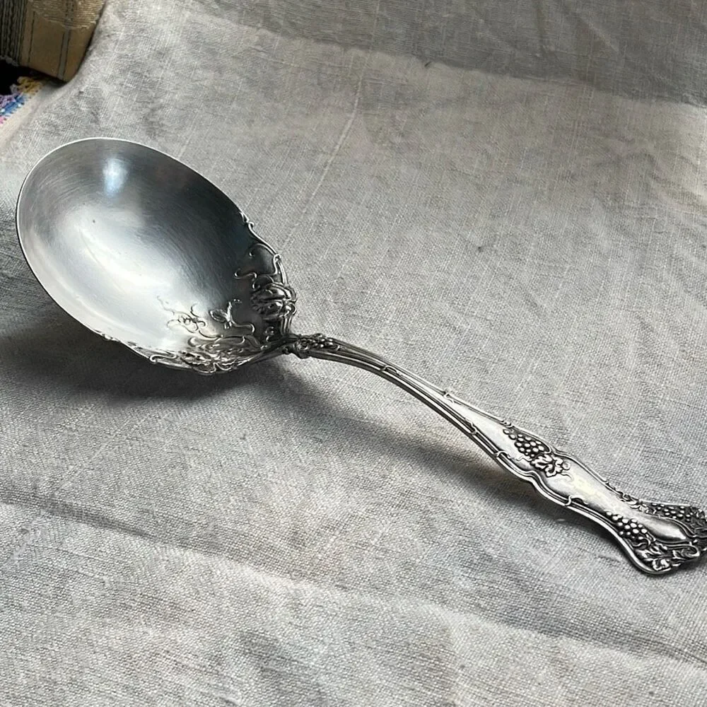 1847 Rogers Bros XS Triple La Grapevine  or Old colony  pattern servering spoon